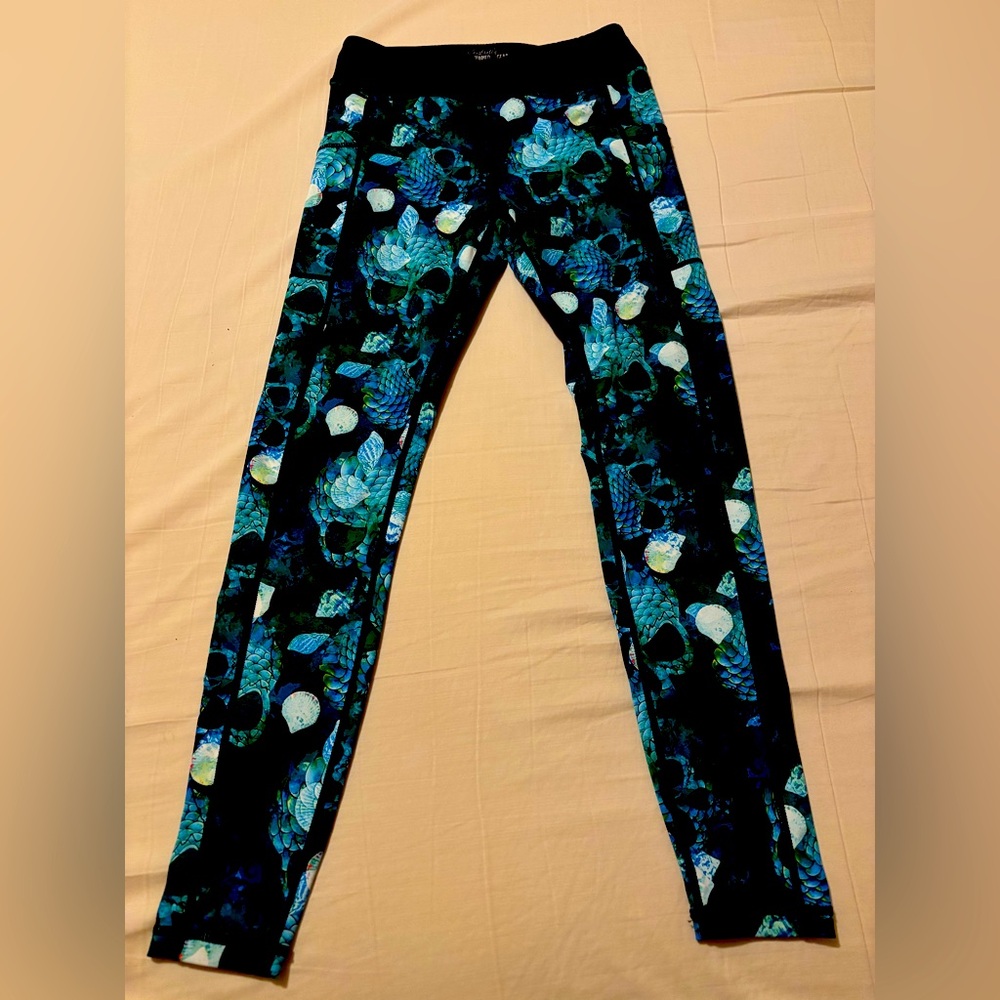 Constantly varied gear full length leggings. Small. Green mermaid skulls. CVG